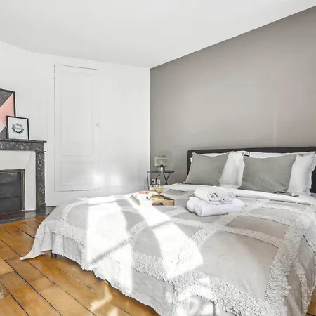 Bnbnova - Le Marais & Place De La Republique - 2br Apartment